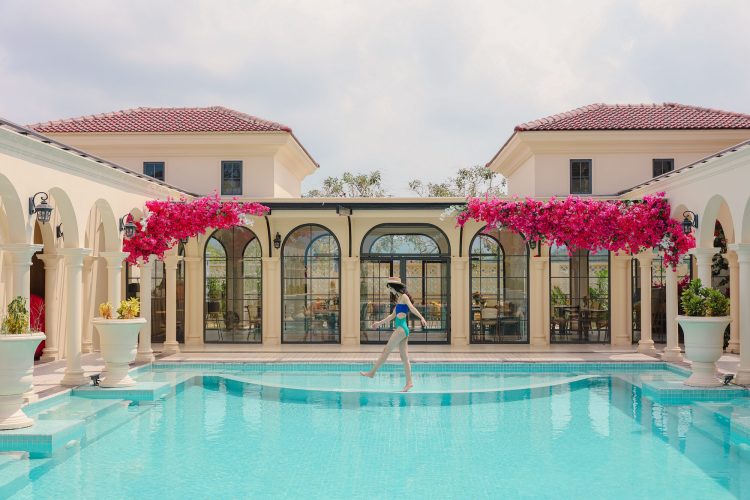 Chillin Coffee Corner – A Romantic Poolside Coffee Retreat