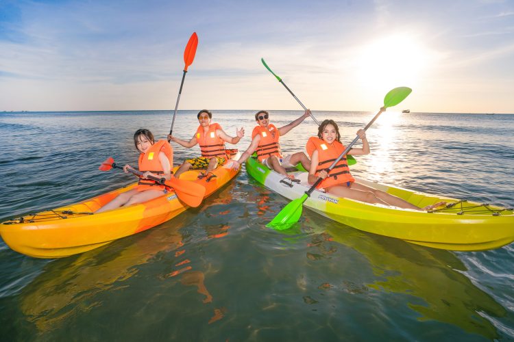 Kayaking on Bai Truong Beach – Embrace the Beauty of Sunset